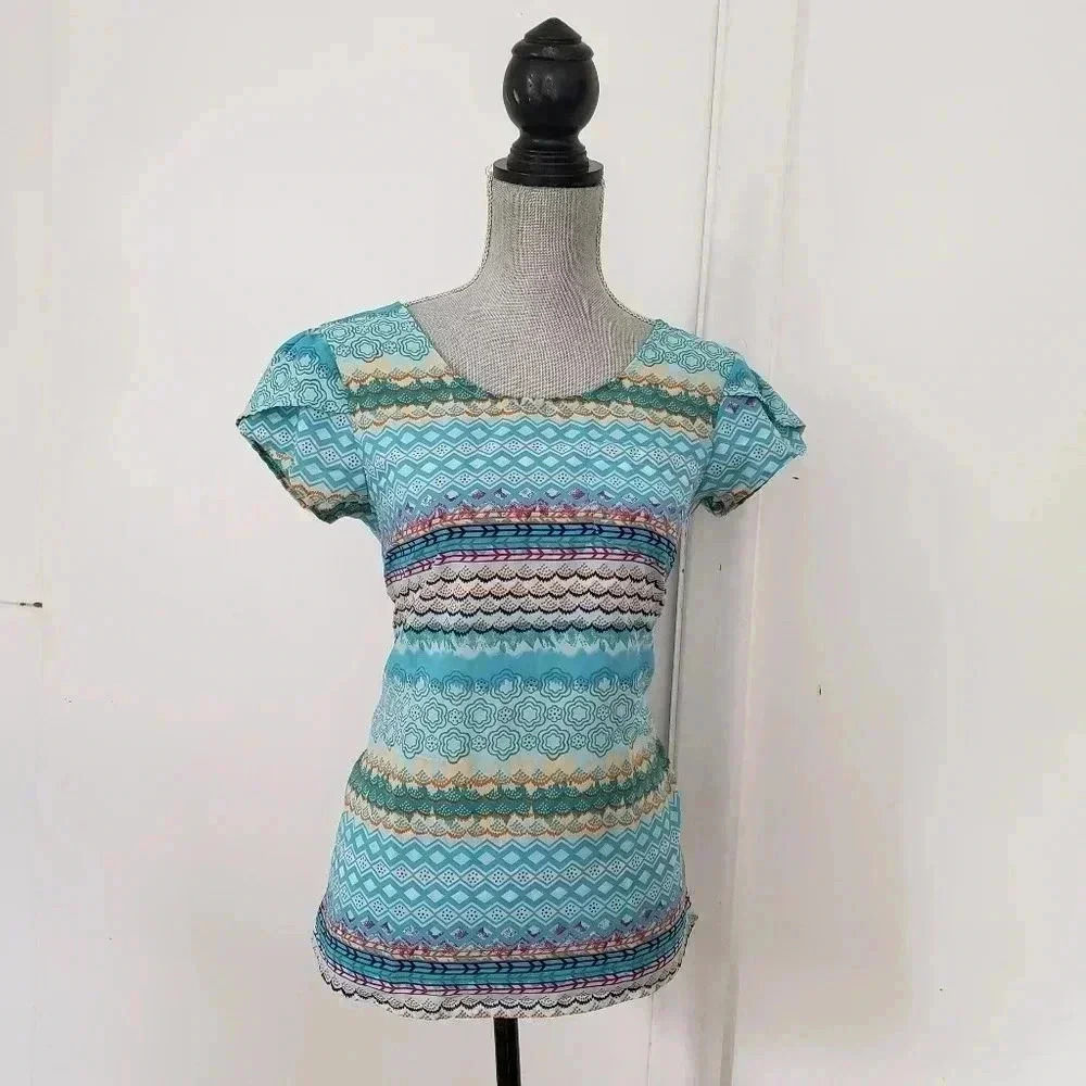 Fun & Flirt Women's size S Large Blue Print short